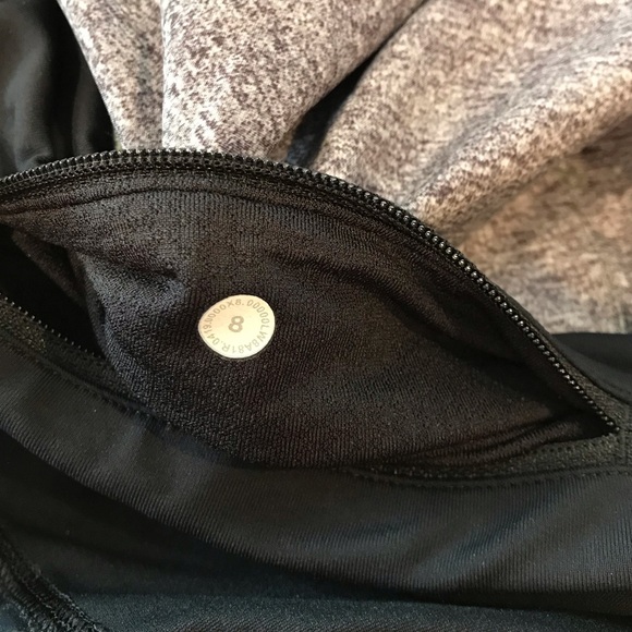 Lululemon Pace Rival Mid Rise Skirt Color Black/ Gray ( Size 8) Lined - Picture 7 of 7